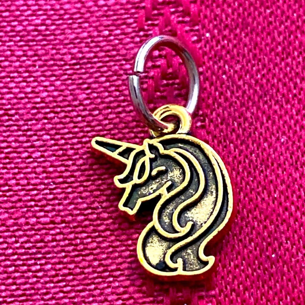 5/$10❤️❤️❤️NEW BRASS UNICORN CHARM PENDANT